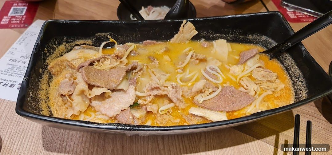 Ramen Bowl with Meat and Broth