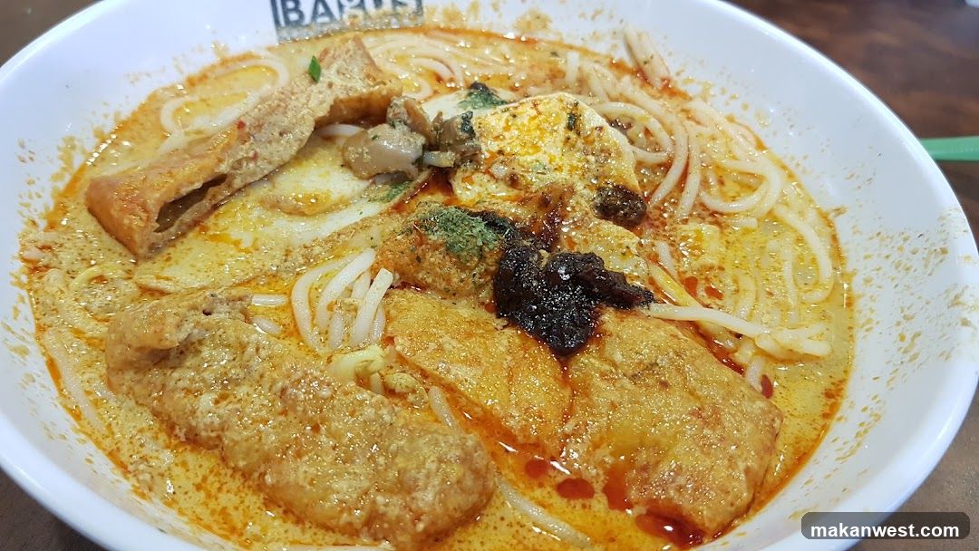Noodle Bowl with Tofu and Curry Sauce