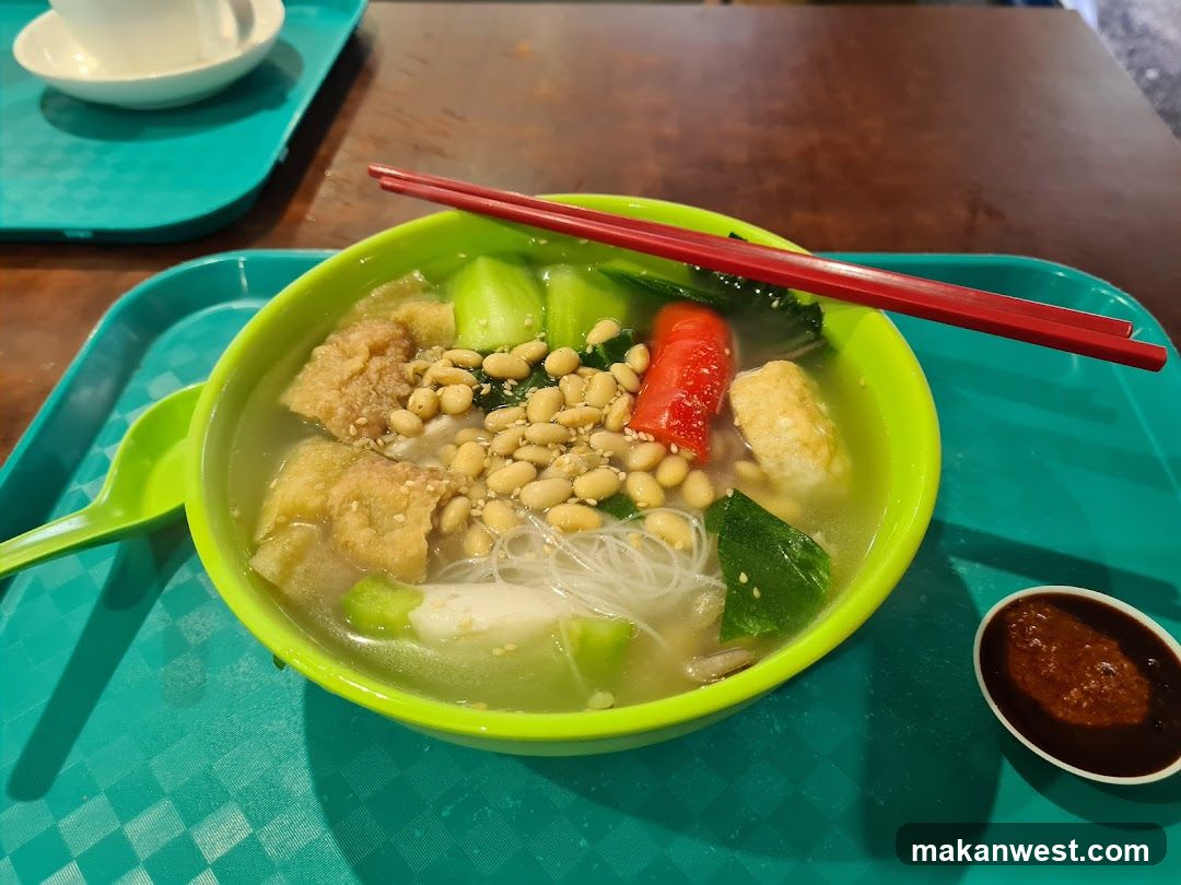 Noodle Bowl with Vegetables and Tofu