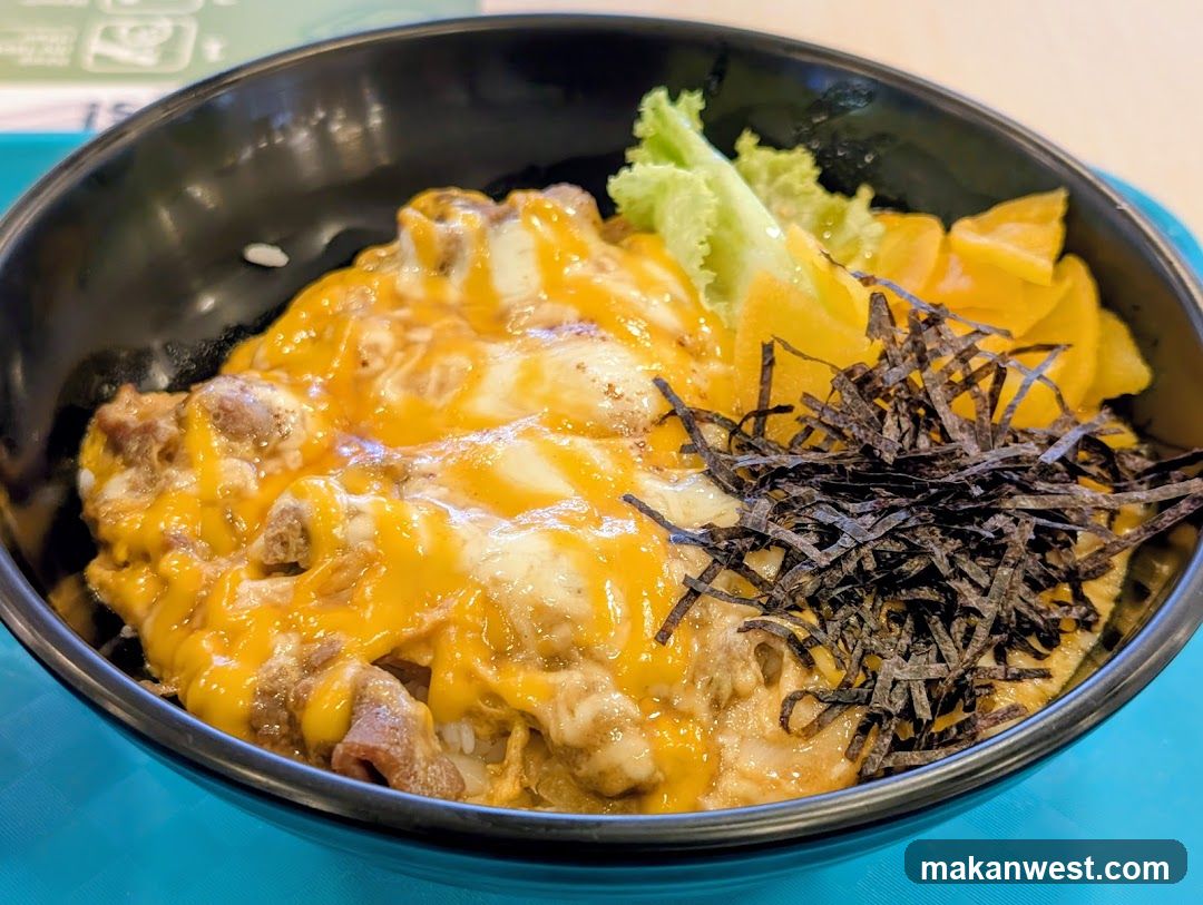 Cheesy Beef Bowl with Nori and Lettuce