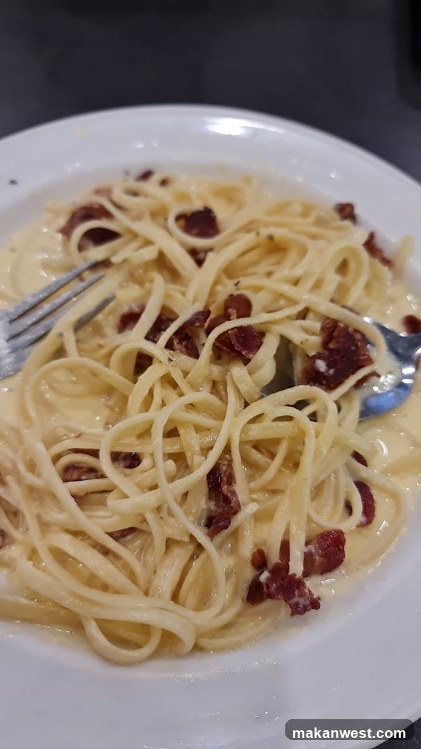 Pasta with Creamy Sauce and Bacon Bits