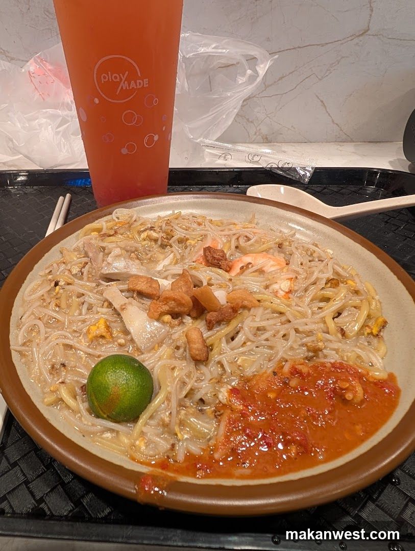 Noodle Dish with Sauce and Lime