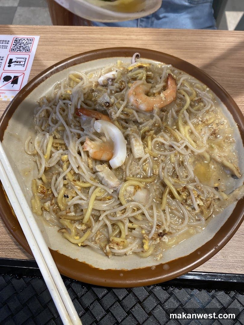 Noodle Dish with Shrimp and Seafood