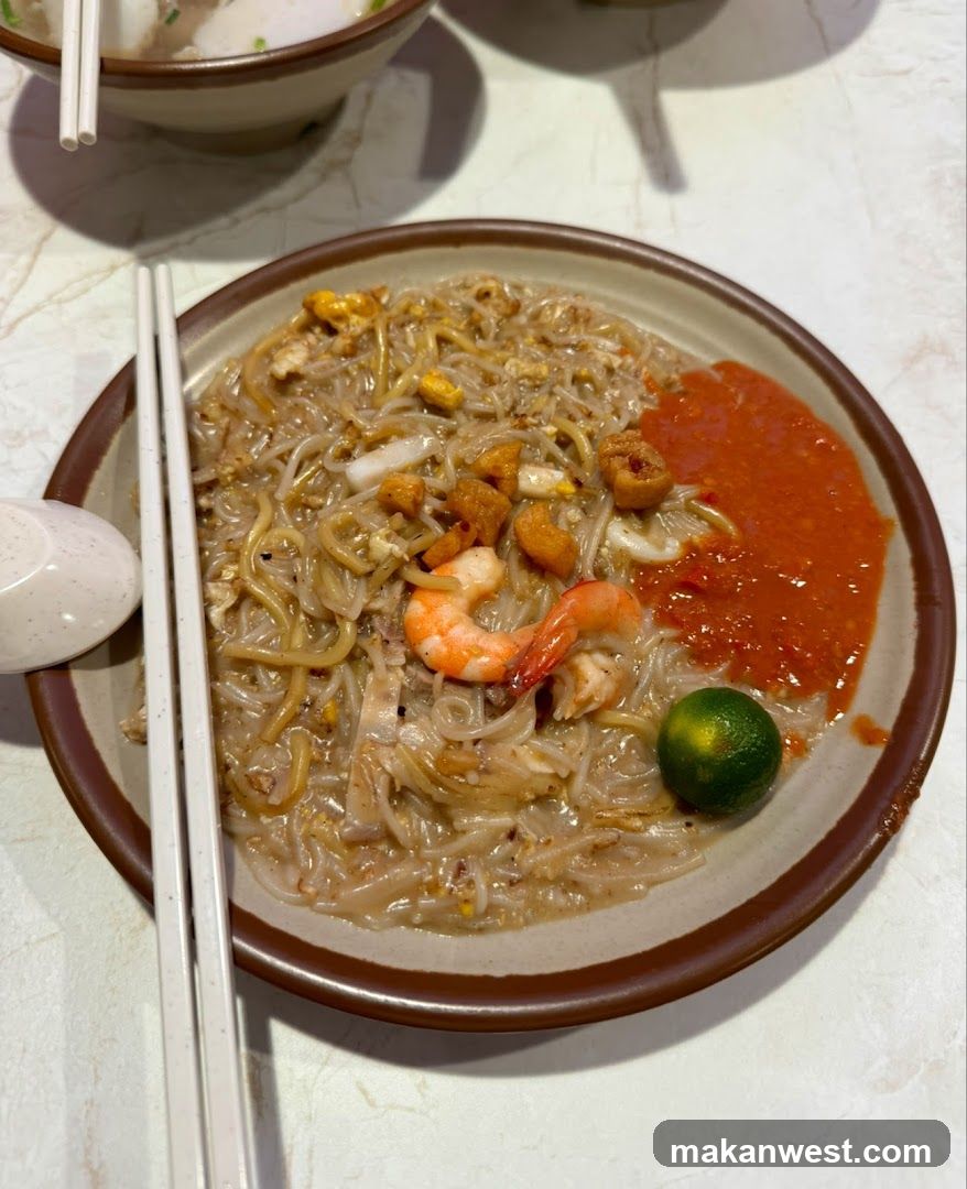 Noodle Dish with Shrimp and Chili Sauce