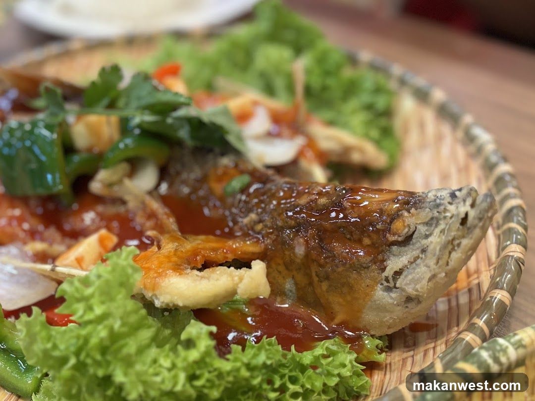 Fried Fish with Sauce and Greens
