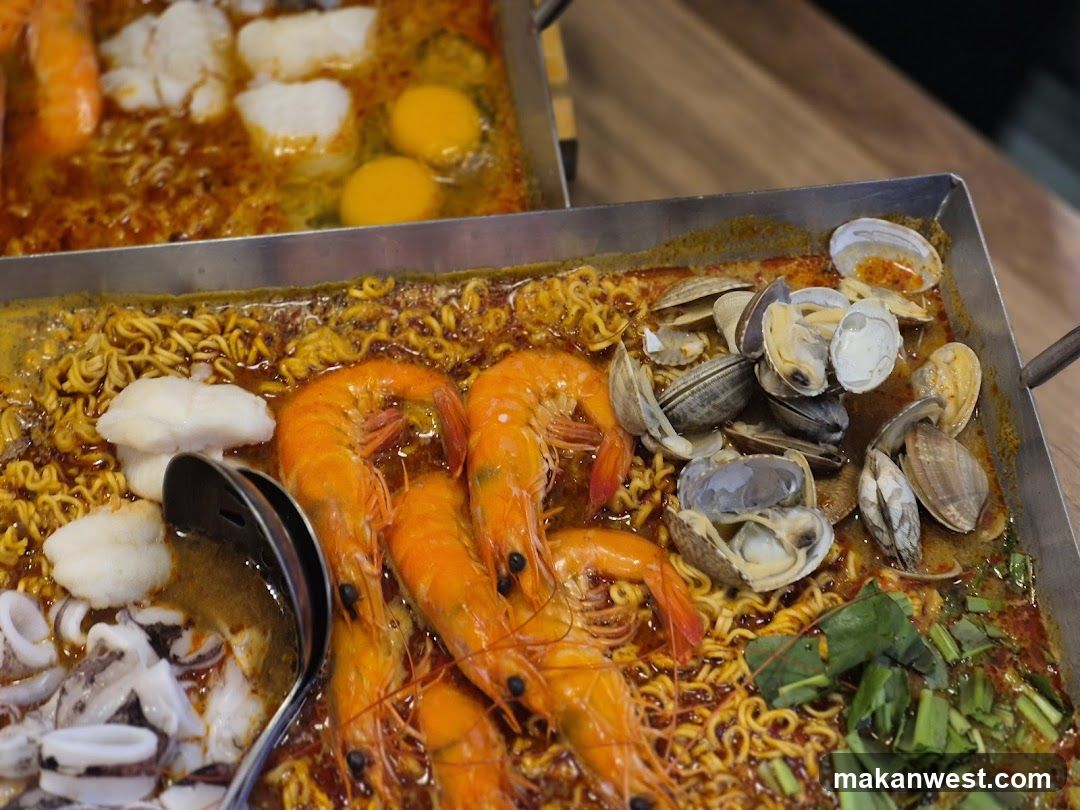 Seafood Noodle Dish