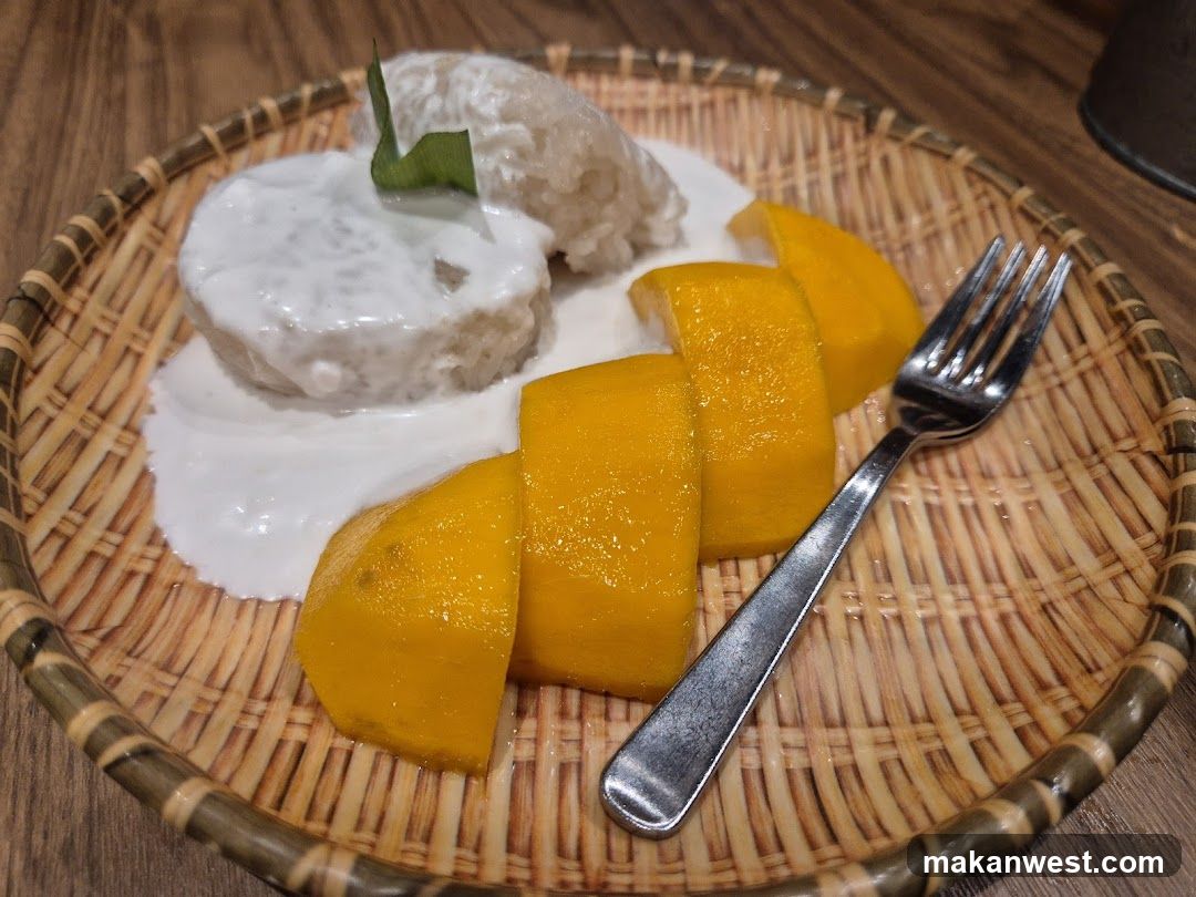 Mango Sticky Rice with Coconut Cream