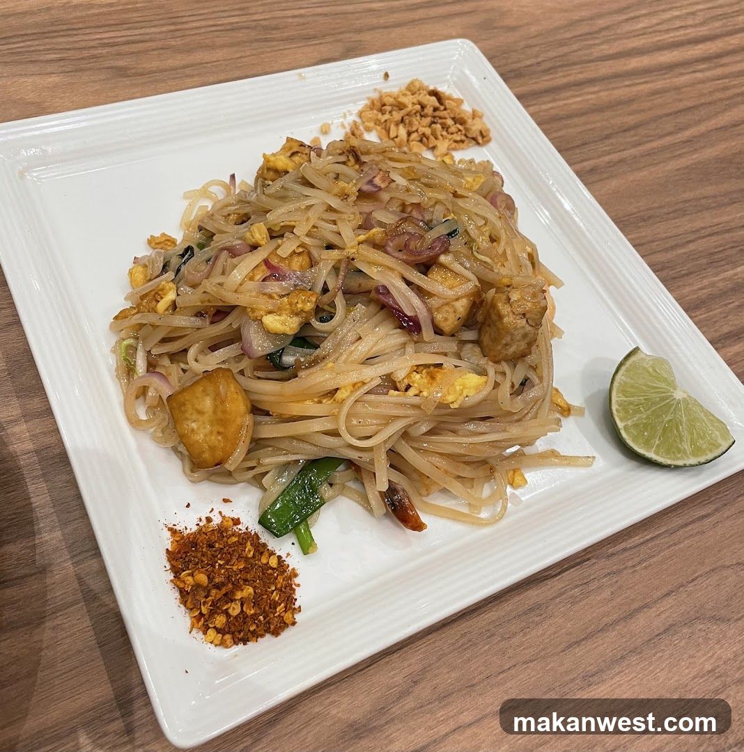 Pad Thai with garnishes