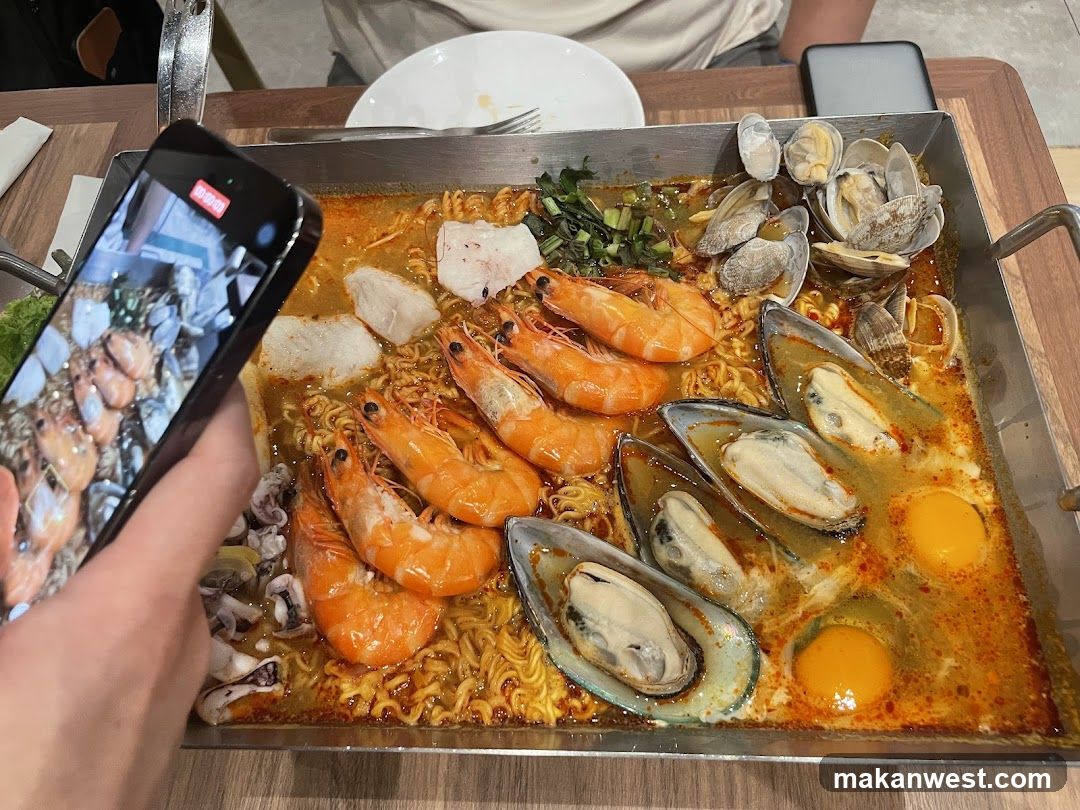 Seafood Hotpot Meal