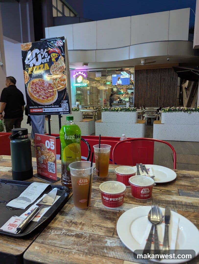 US Pizza Outdoor Seating Area