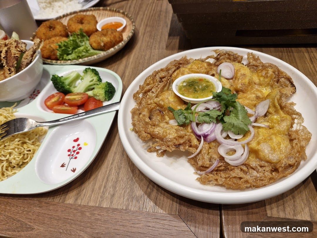 Thai Fried Rice with Side Dishes