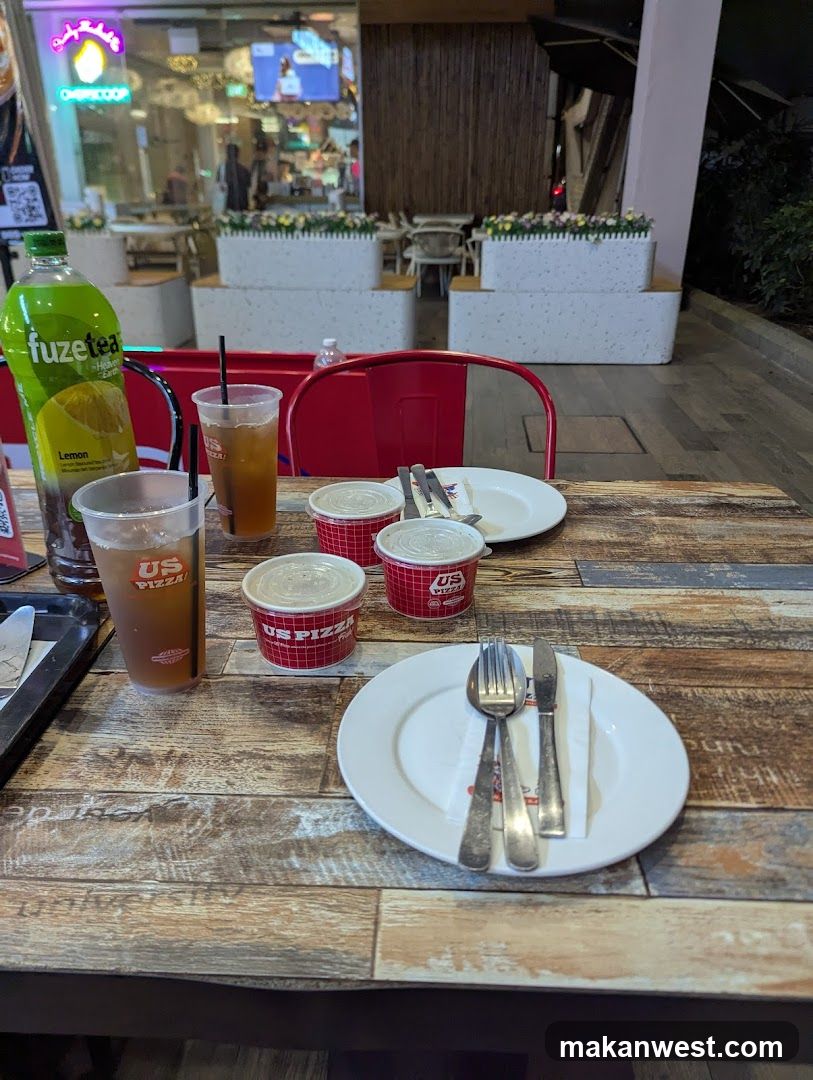 US Pizza and Fuze Tea Table Setting