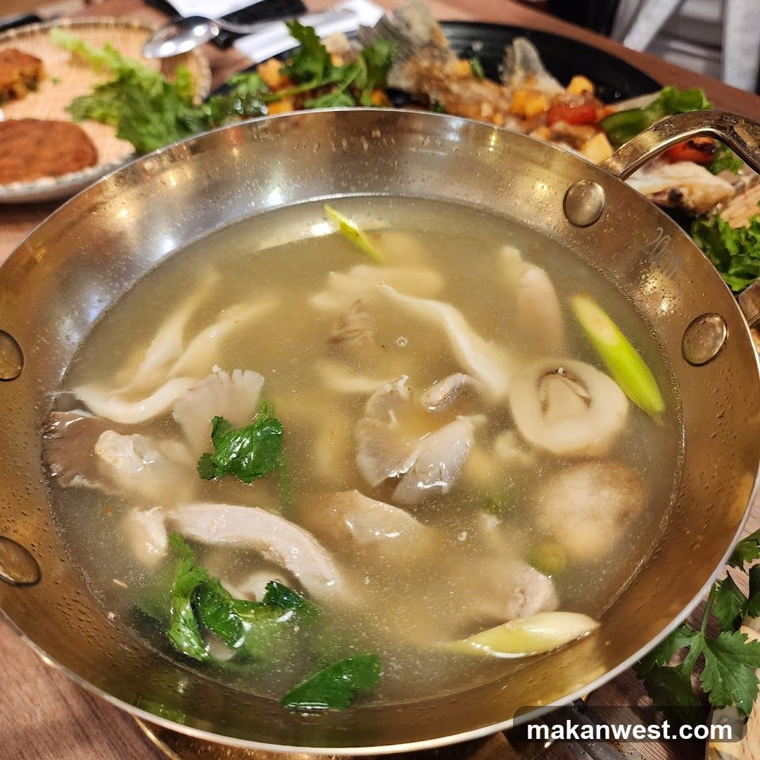 Hot Pot Soup with Meat and Vegetables