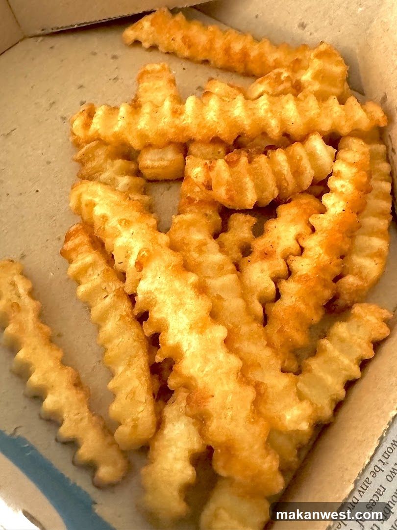 Crispy Crinkle Cut Fries in Box