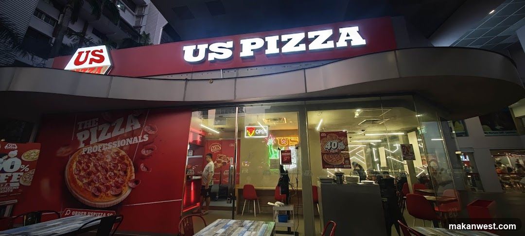 US PIZZA storefront at night