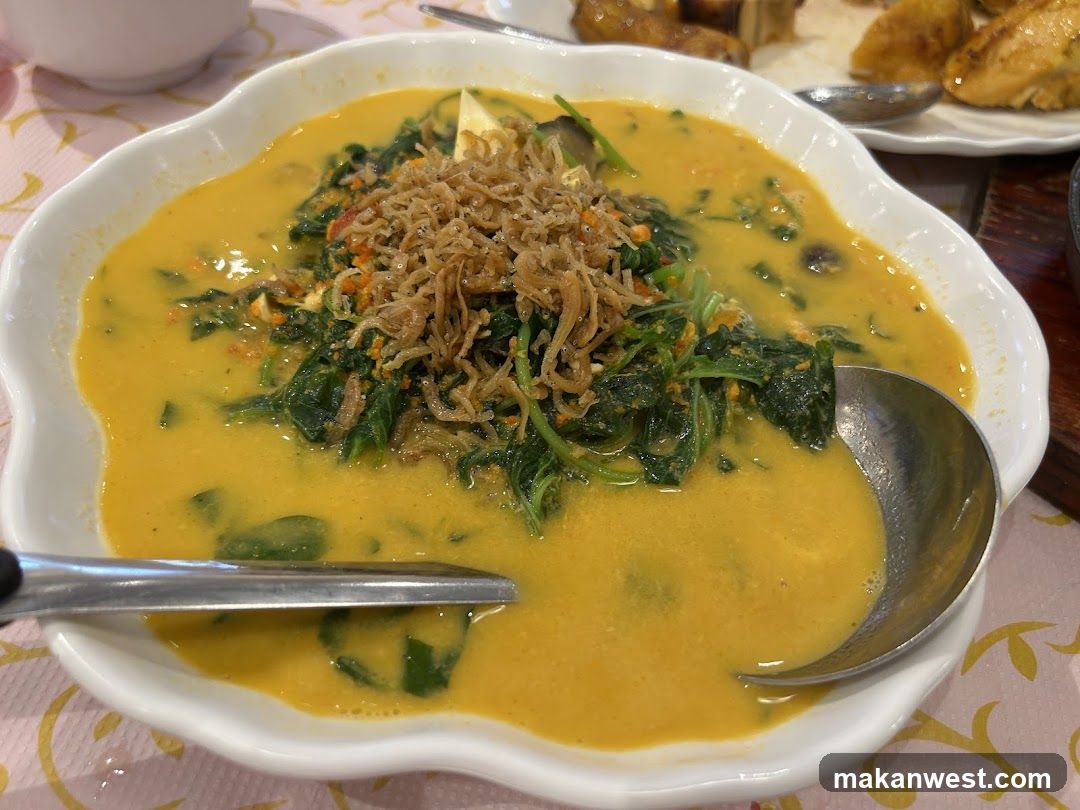 Soup with Spinach and Fried Shallots