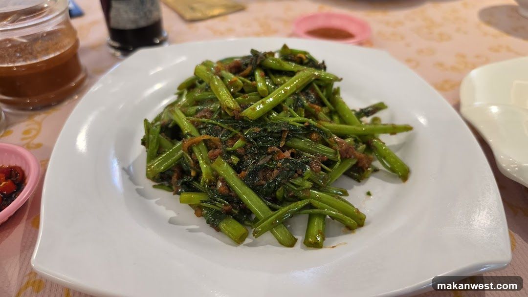 Stir-fried Water Spinach with Minced Pork