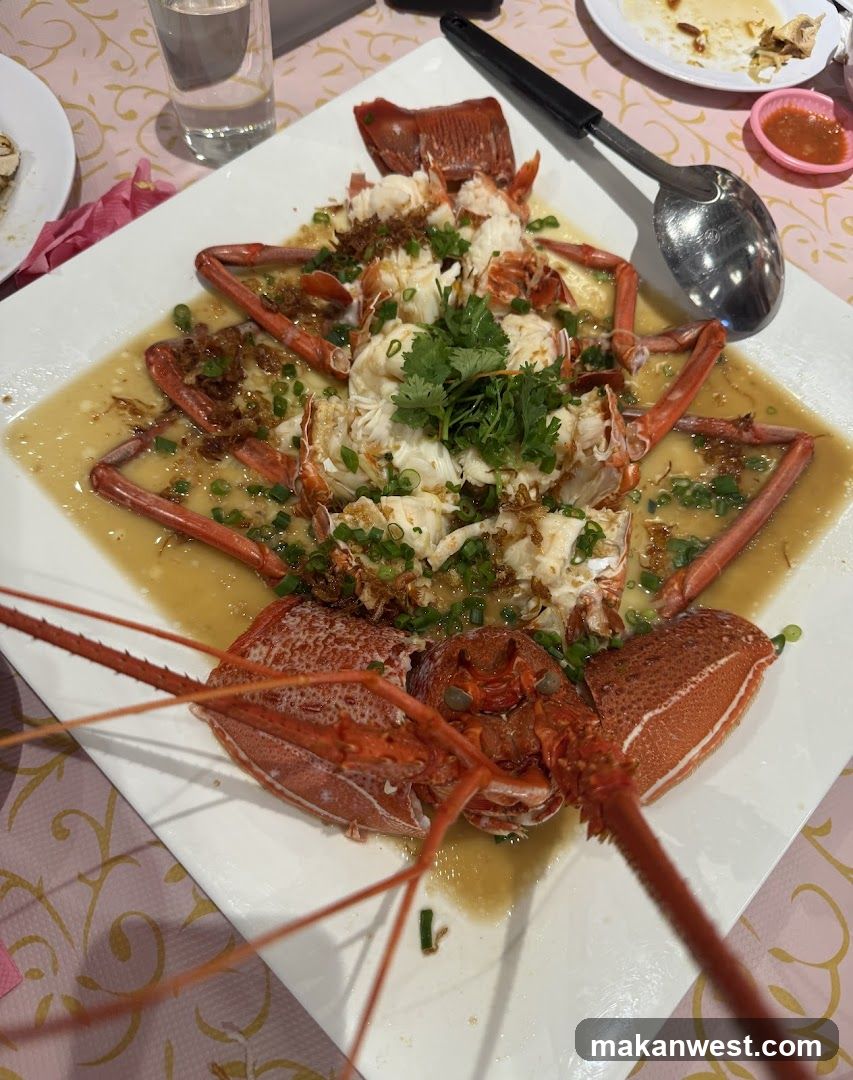 Steamed Lobster with Garlic Sauce