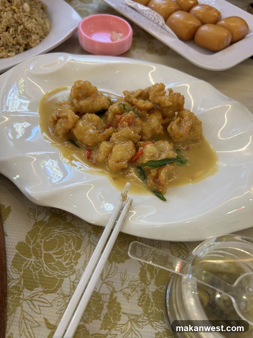 Cantonese-style fried chicken with sauce