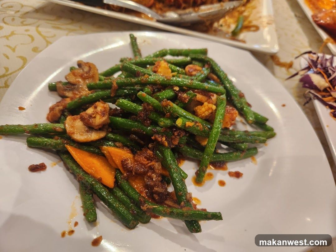 Stir-fried Green Beans with Mushrooms and Carrots