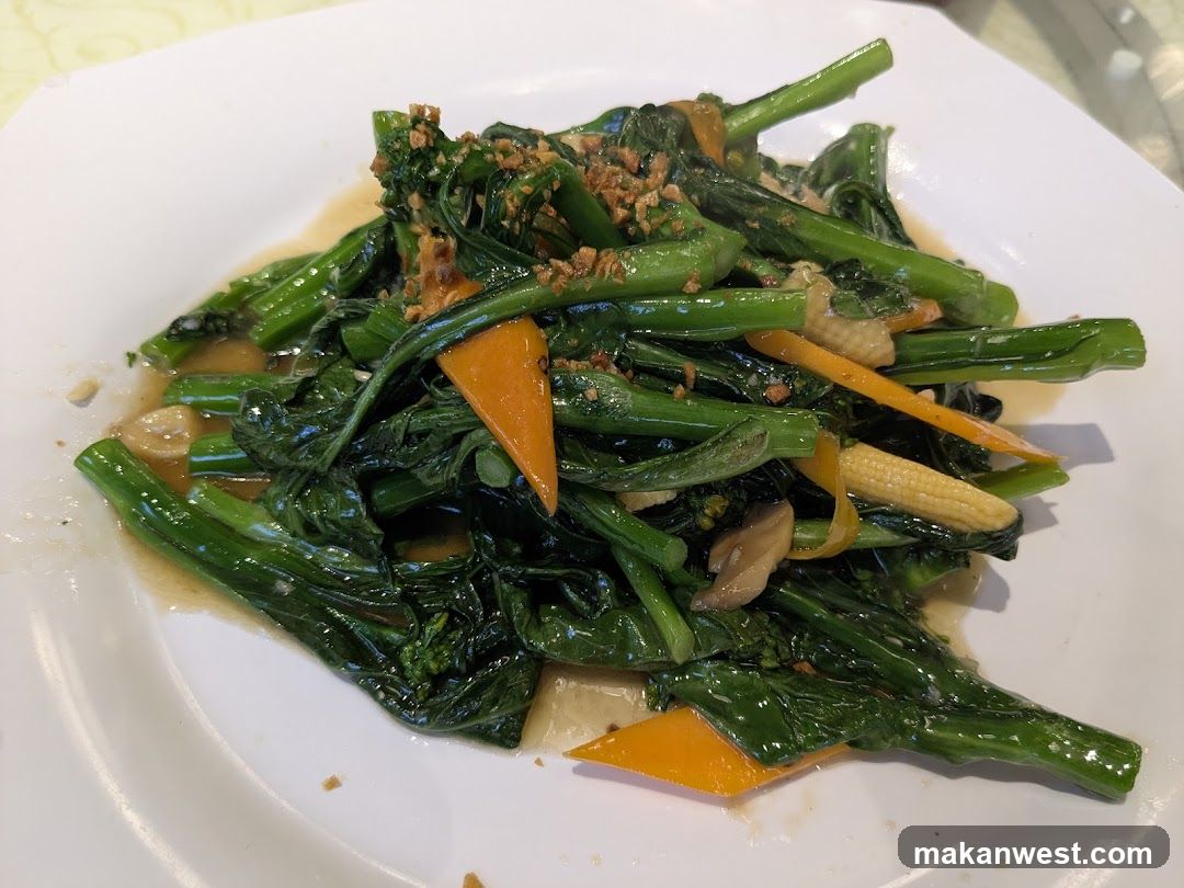 Stir-fried Greens with Baby Corn and Carrots