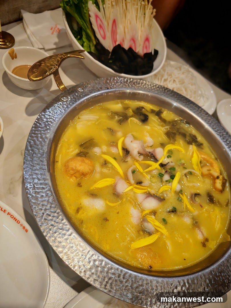 Yellow Soup with Fish and Vegetables