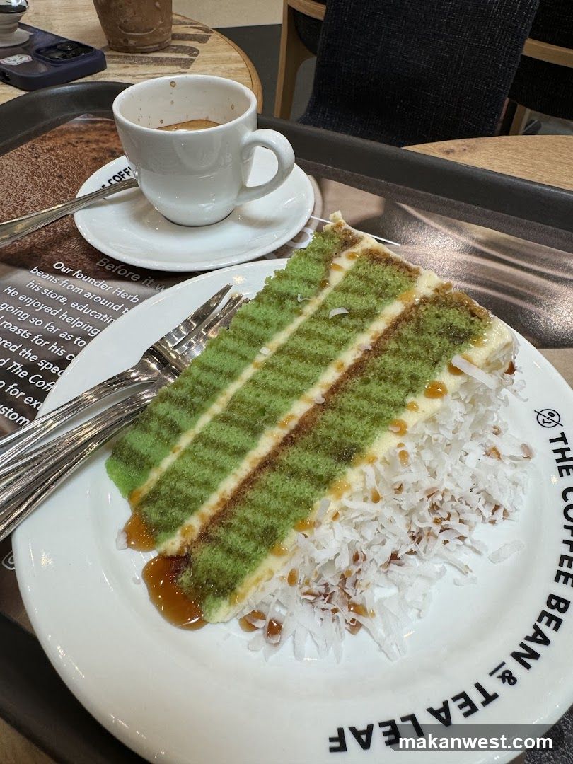Matcha Cake and Coffee at The Coffee Bean & Tea Leaf