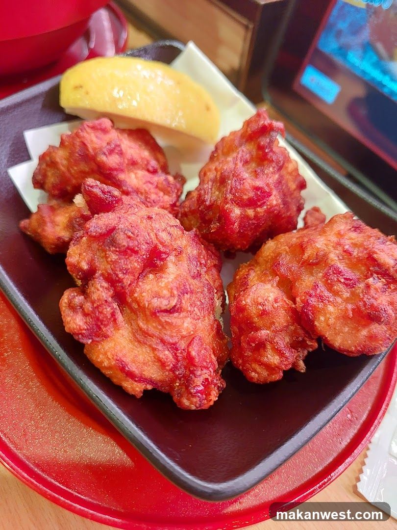 Fried Chicken with Lemon Wedge