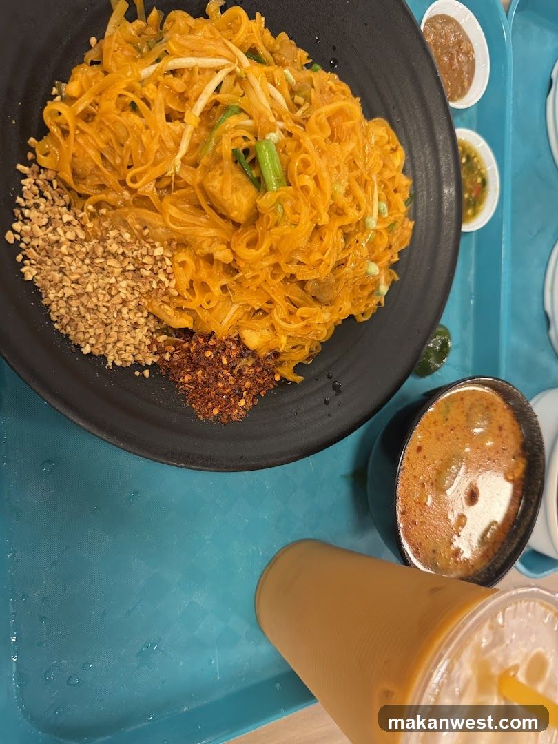 Pad Thai with Condiments
