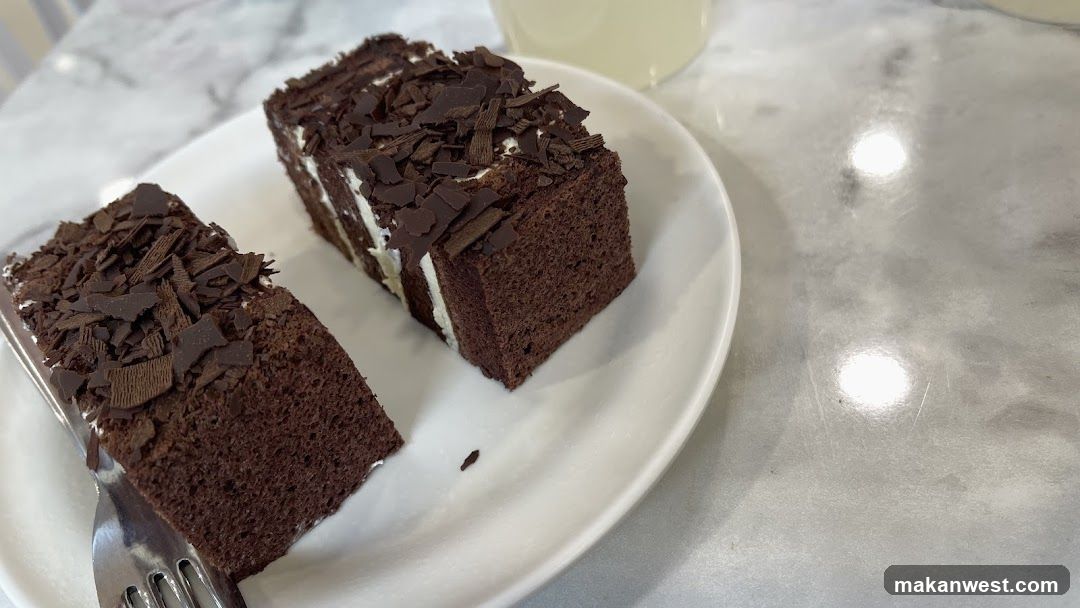 Chocolate Cake Slices