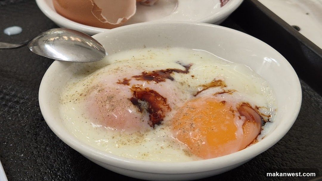 Poached Eggs with Soy Sauce and Pepper