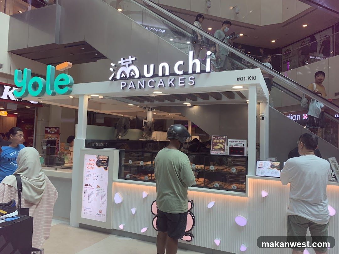 Munchi Pancakes and Yole Kueh in a mall