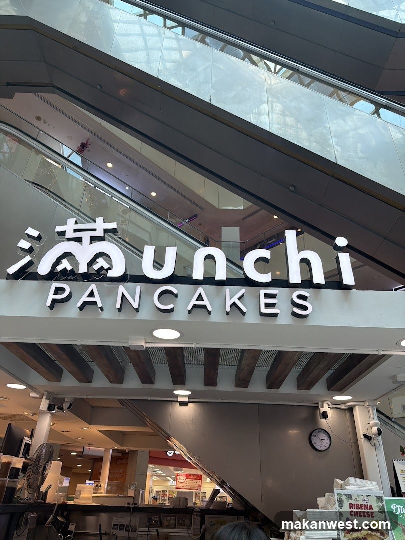Munchi Pancakes Store Interior