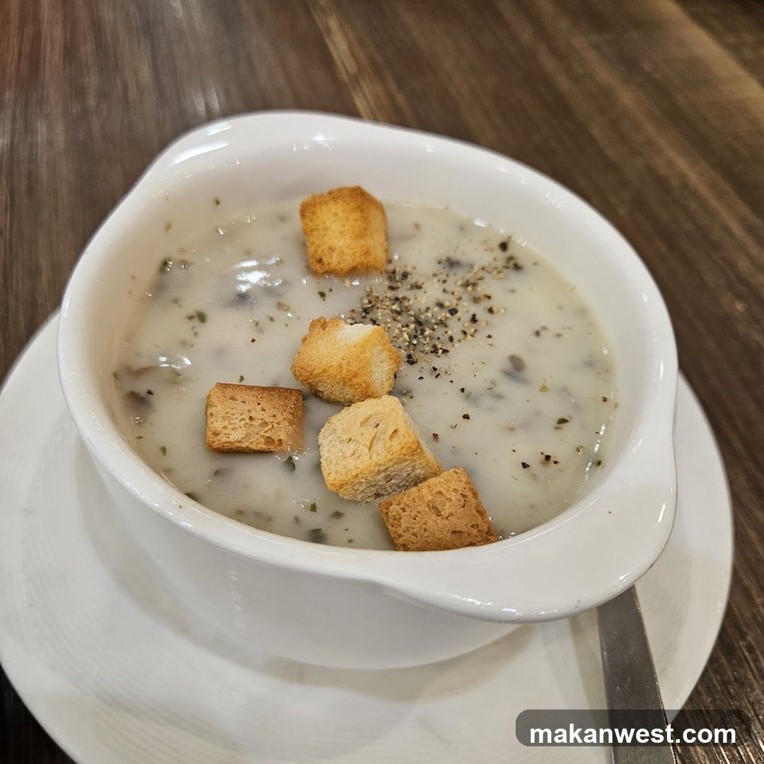 Creamy Soup with Croutons