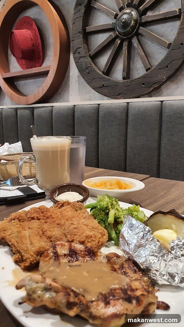Dinner Plate with Fried Chicken and Steak