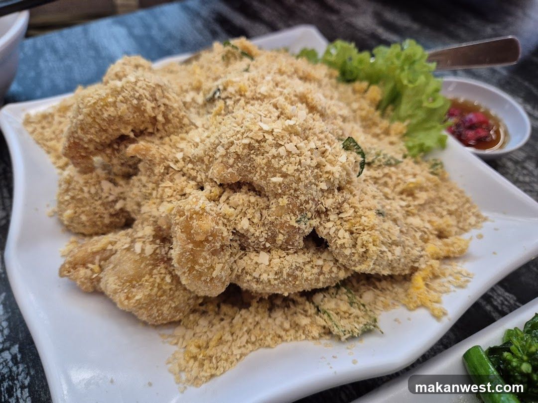 Breaded Fried Dish with Dipping Sauce
