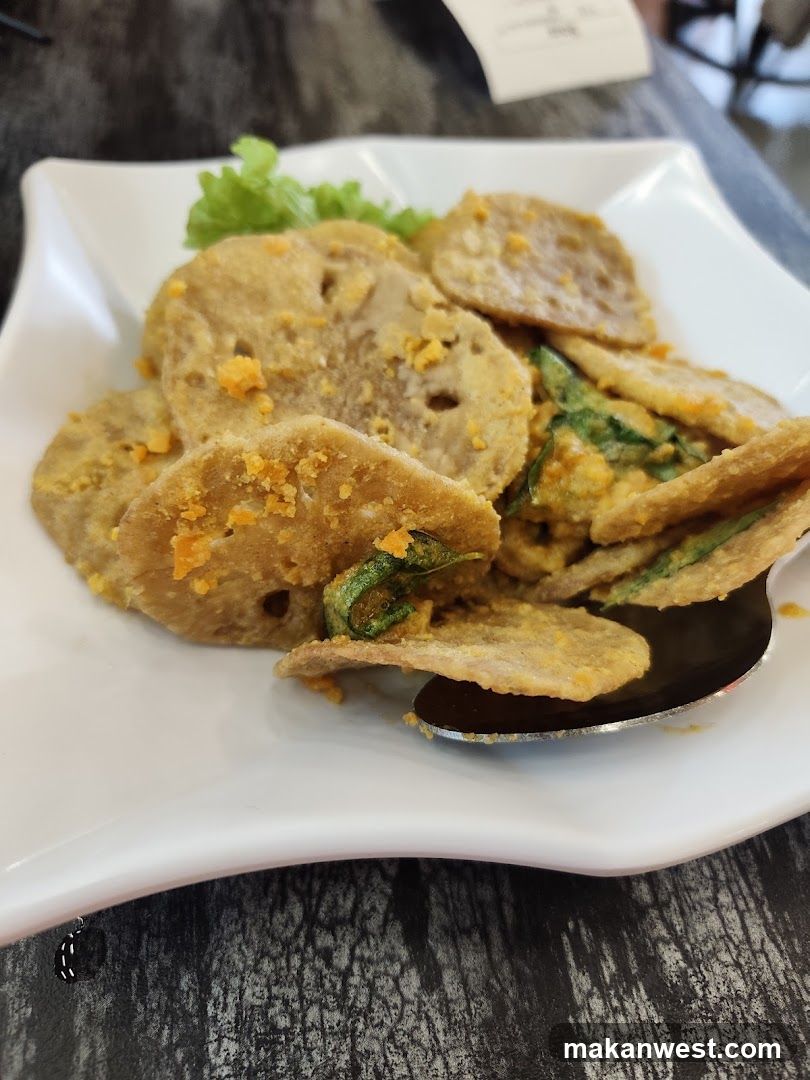 Fried Lotus Root Chips with Seasoning