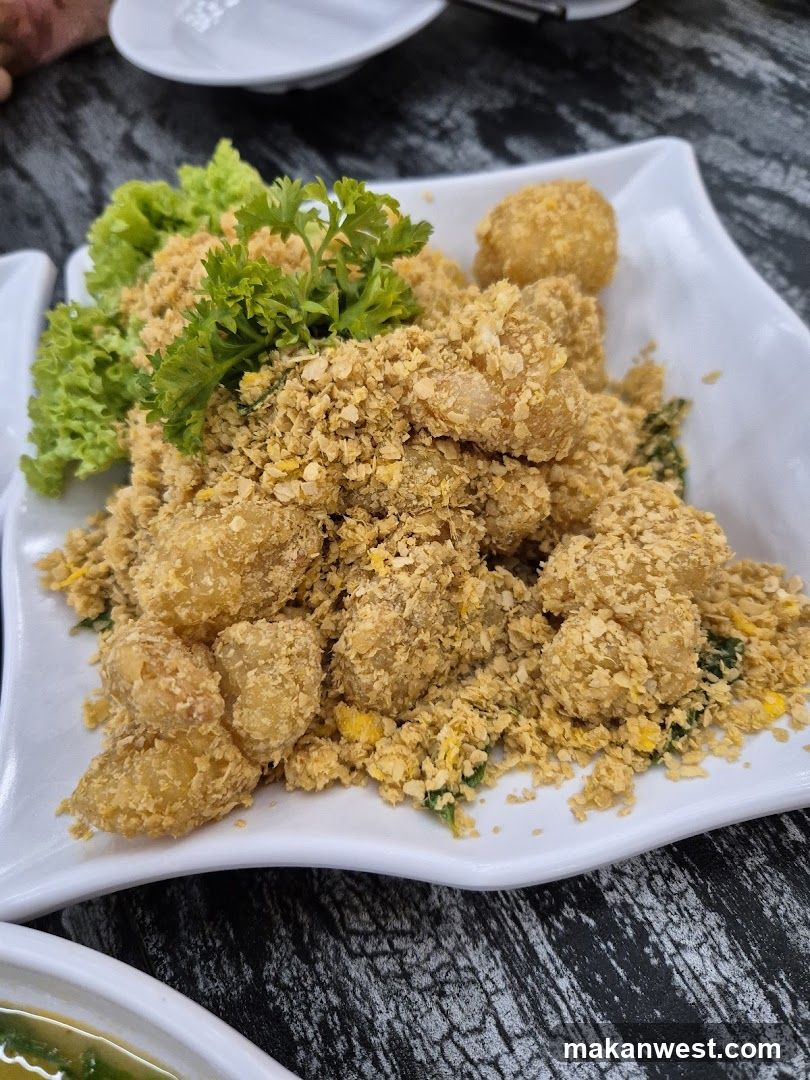 Breaded Fried Dish with Garnish