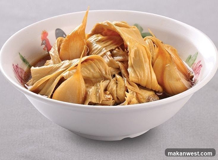 Braised Tofu Skin with Sauce