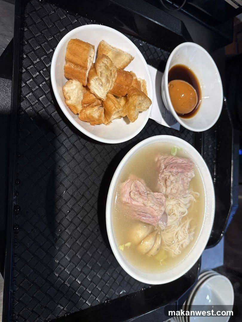 Noodle Meal with Soy Sauce and Fried Dough