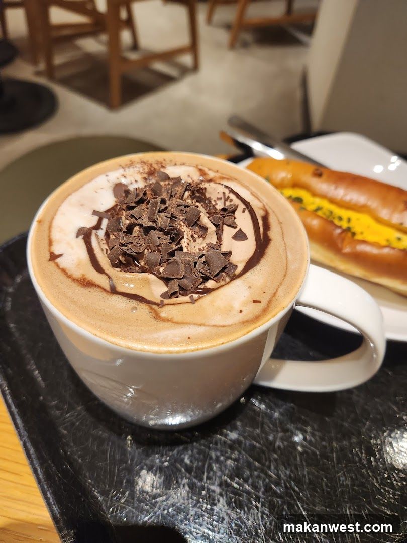 Hot Chocolate and Hot Dog