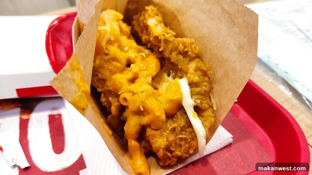 Fried Chicken with Cheese Sauce