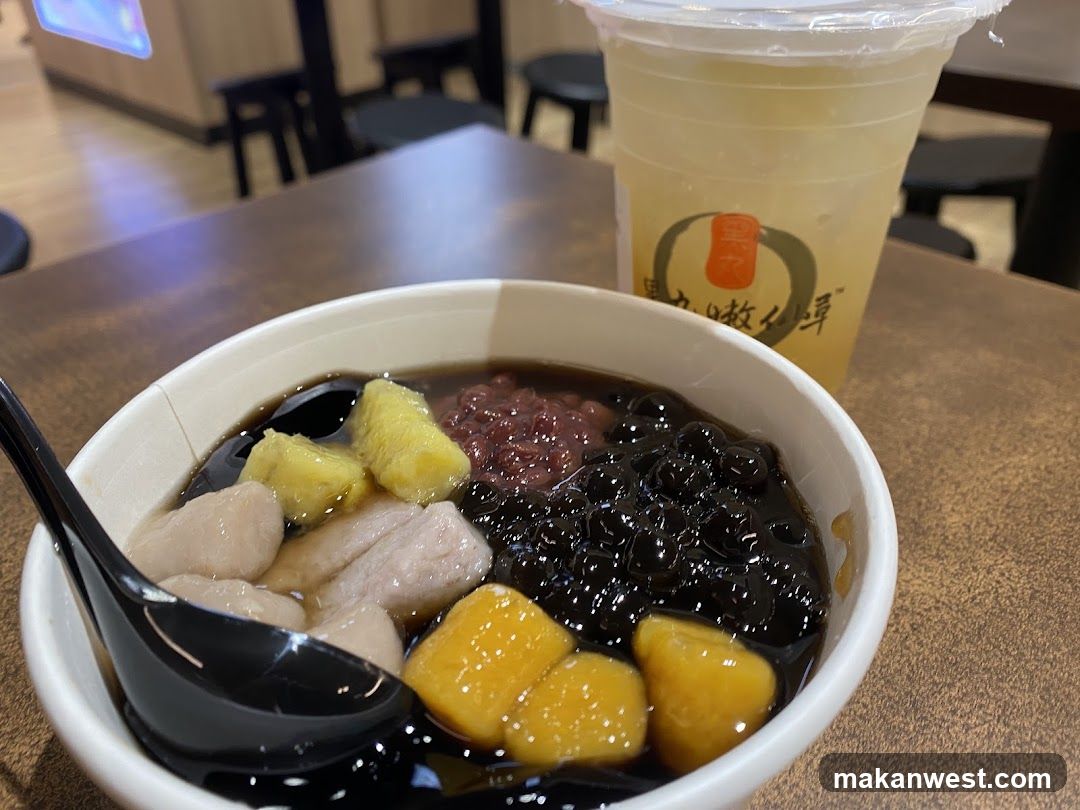 Dessert Bowl with Toppings and Drink