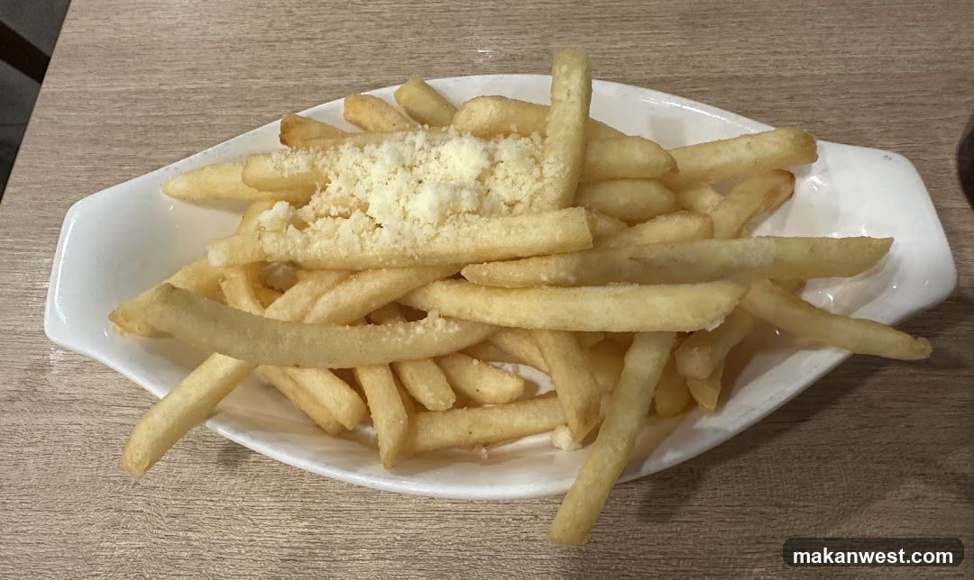 Fries with Cheese Topping