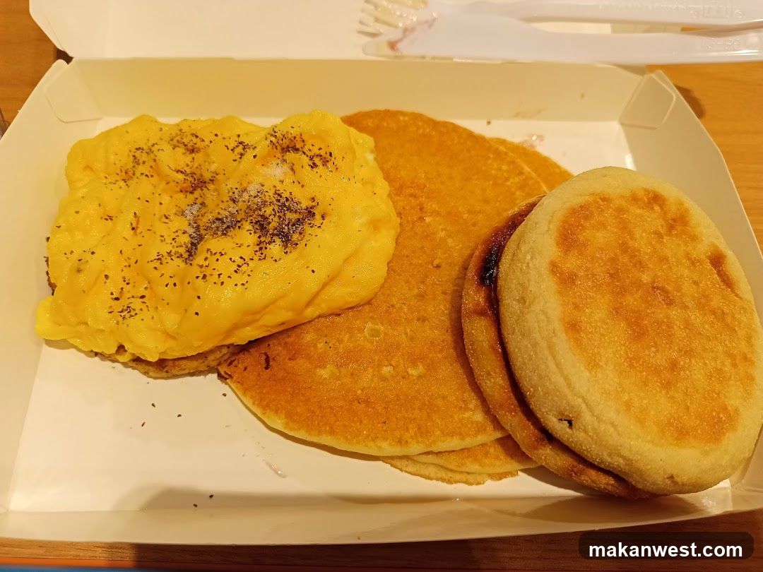 Breakfast Box with Pancakes and Omelette