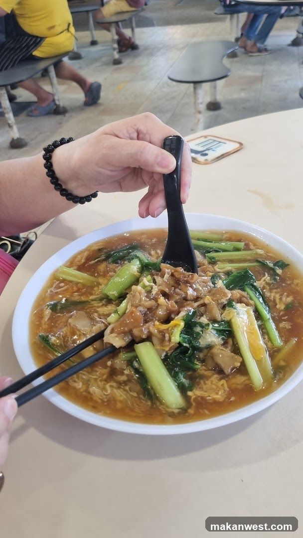 Noodle Bowl with Vegetables and Meat