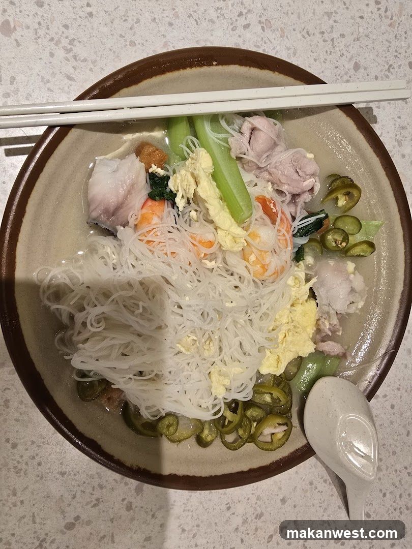 Noodle Bowl with Meat and Vegetables
