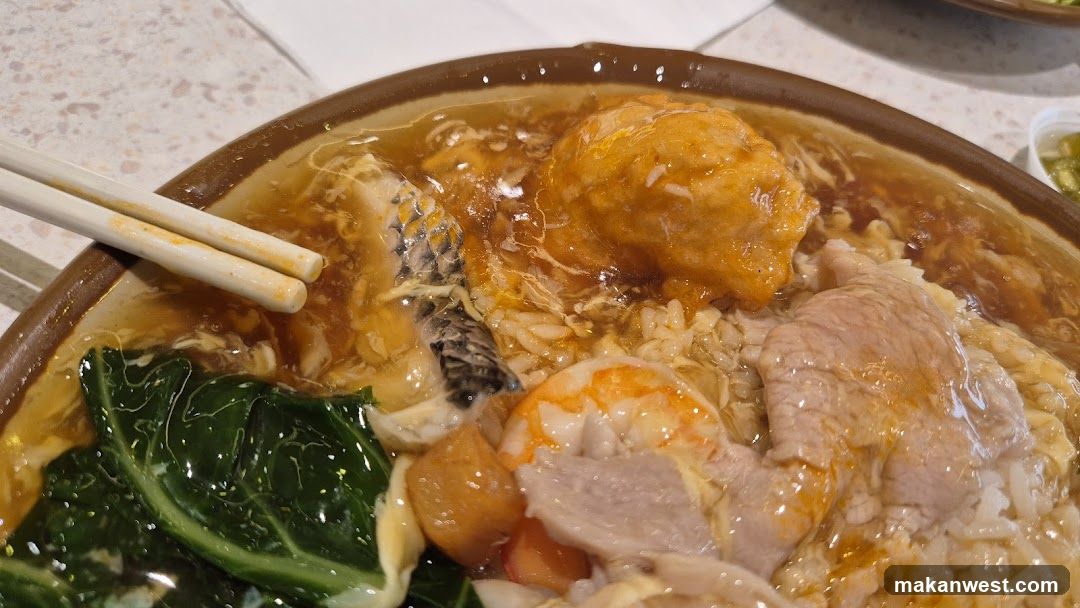 Rice Bowl with Broth and Toppings