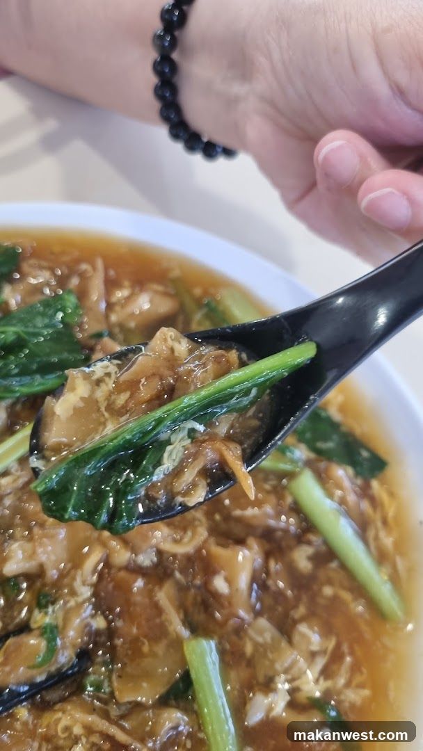 Noodle Dish with Broccoli