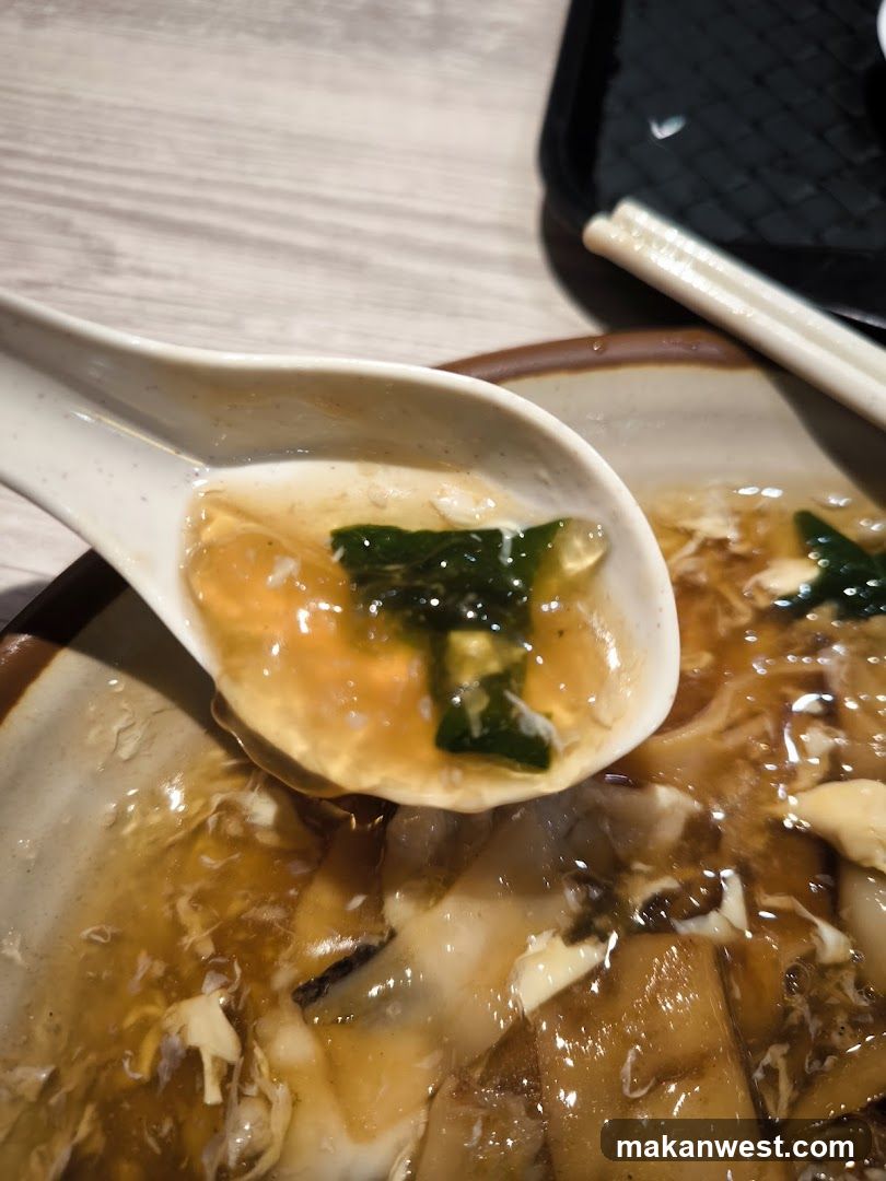 Soup with seaweed and tofu
